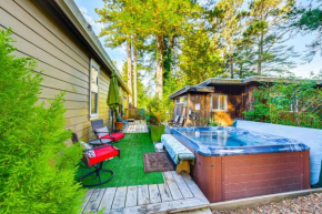 Fort Bragg Secret Garden Cabin with Hot Tub, Views